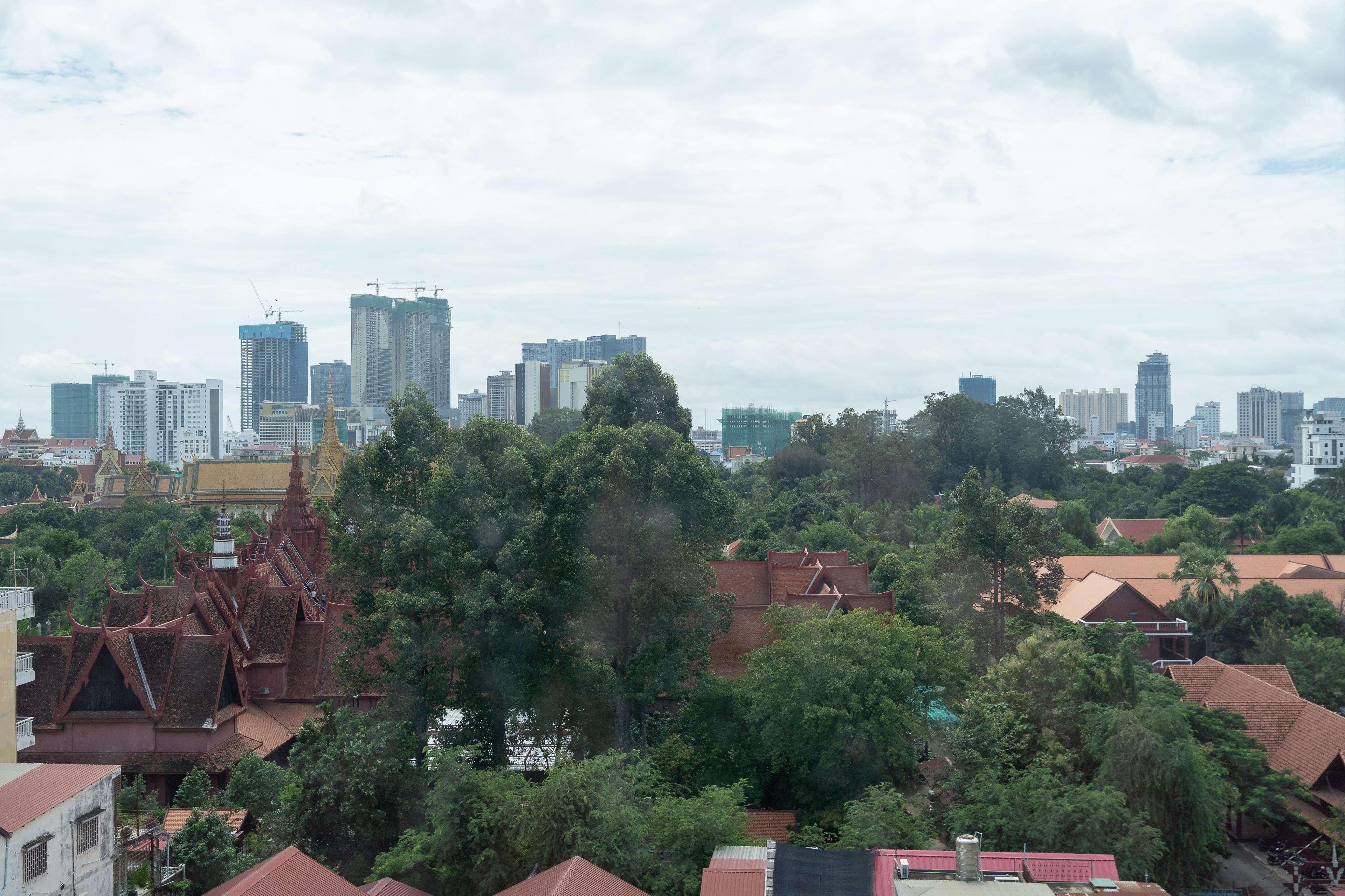 Hyatt Regency Phnom Penh Hotel Exterior foto
