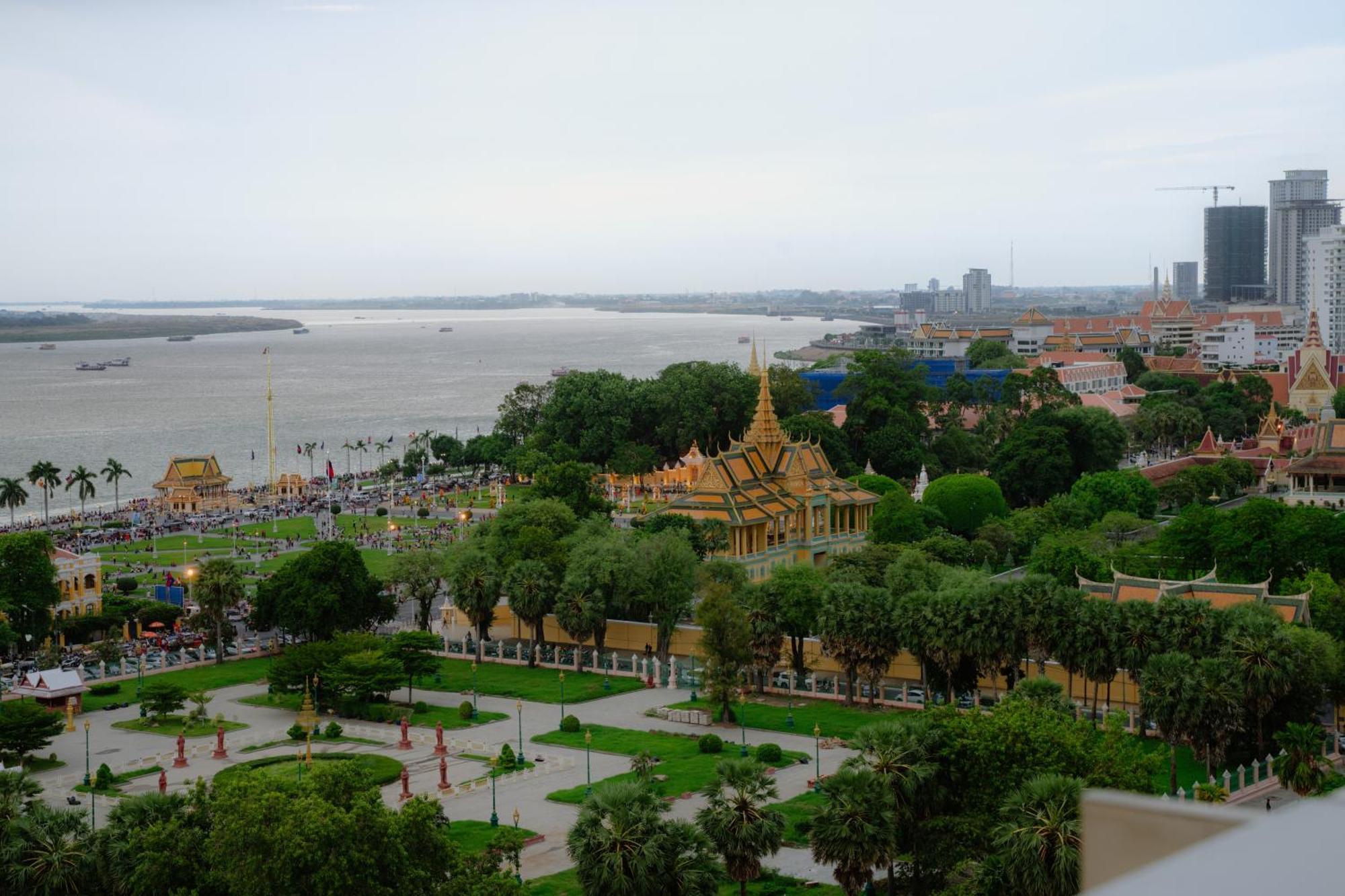 Hyatt Regency Phnom Penh Hotel Exterior foto